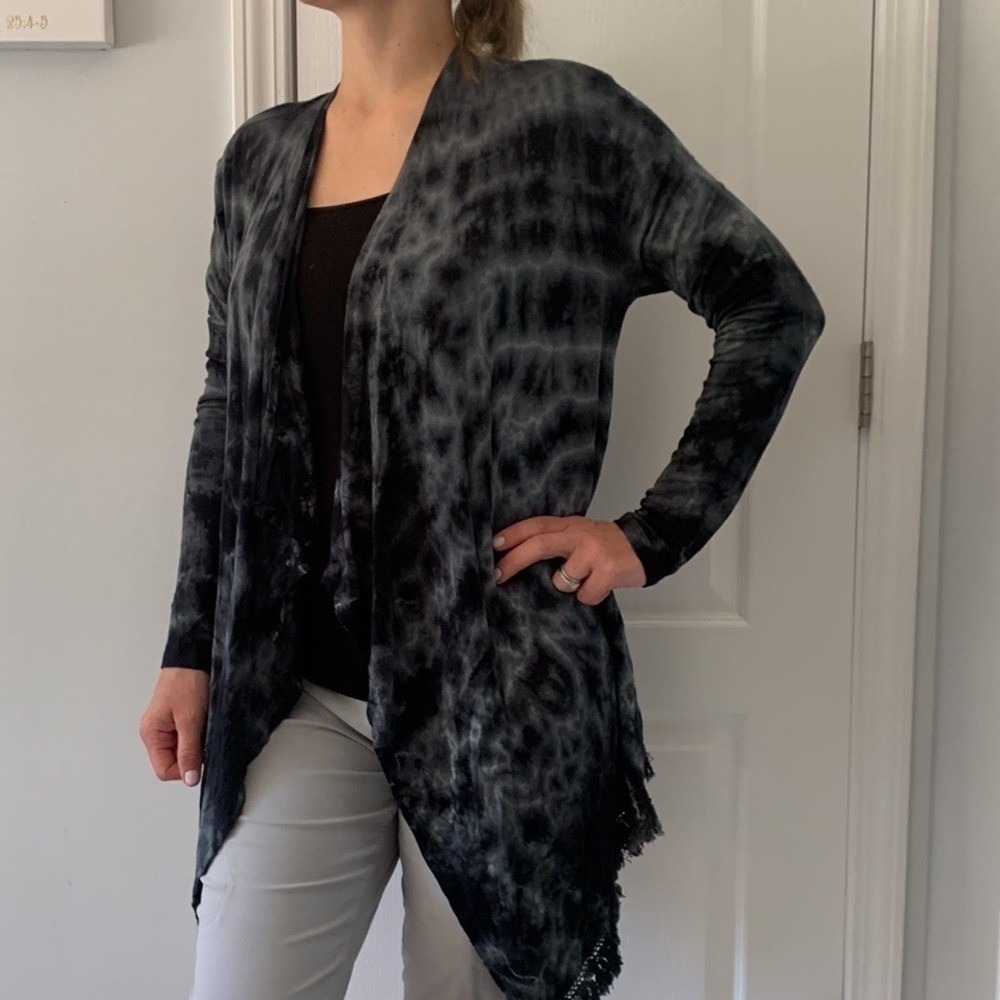 American Eagle‎ Shrug fringe Long Knit  Waterfall black  Gray M duster tie dyed